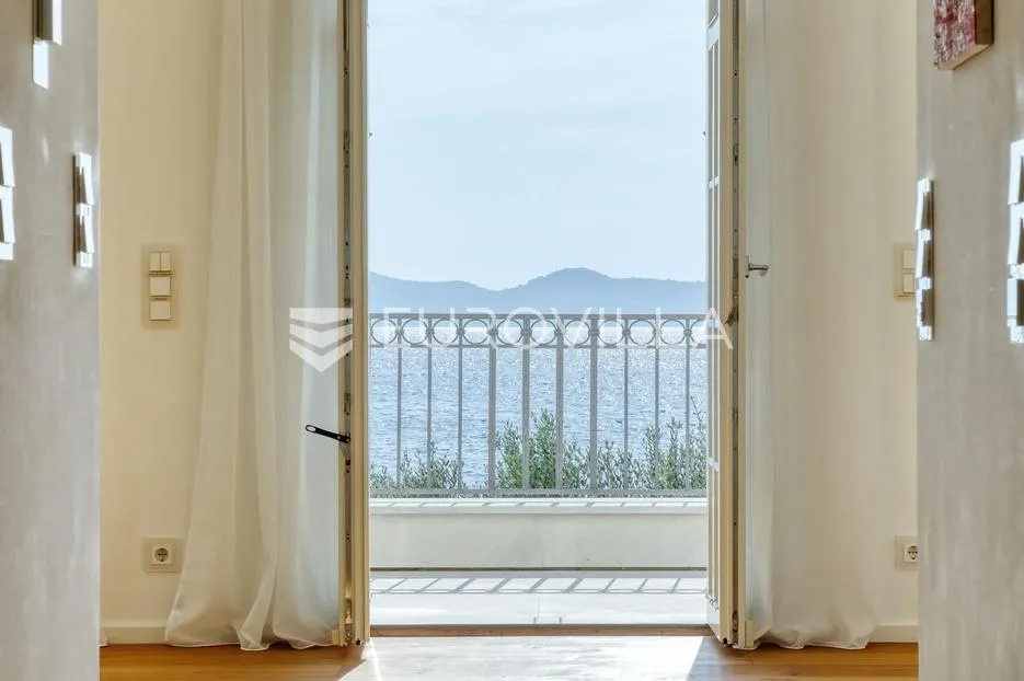 zadar, diklo, moderna i elegantna vila prvi red uz more - slika 24