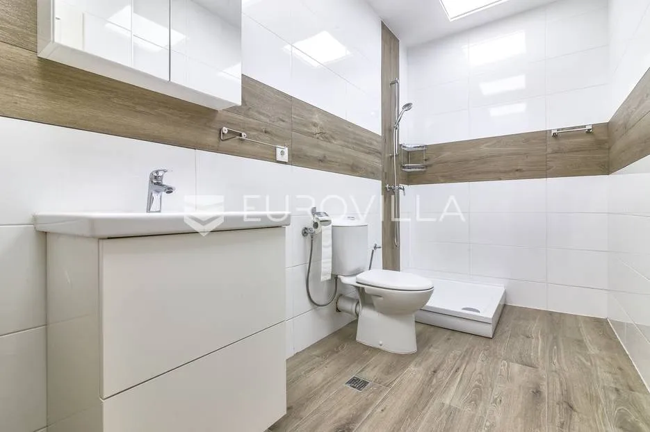 zagreb, centar, trg bana jelačića, prekrasan ured od 180 m² s 5 radnih soba - slika 10