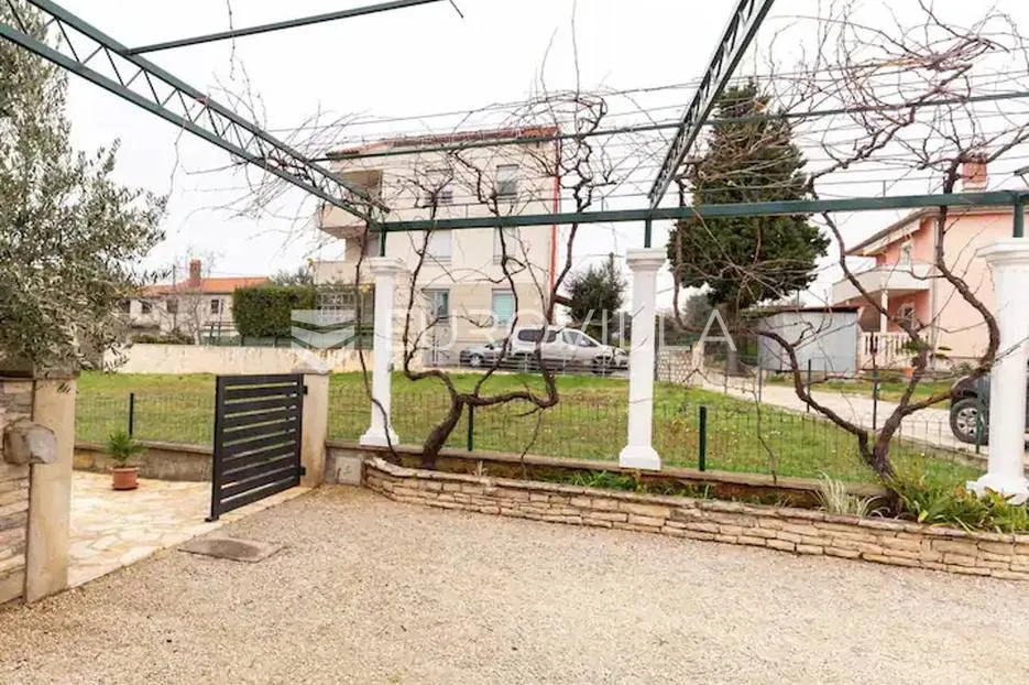 istra, pula - veli vrh, dvije samostojeće prizemnice sa bazenom nkp 50 m2 i 90 m2 - slika 8