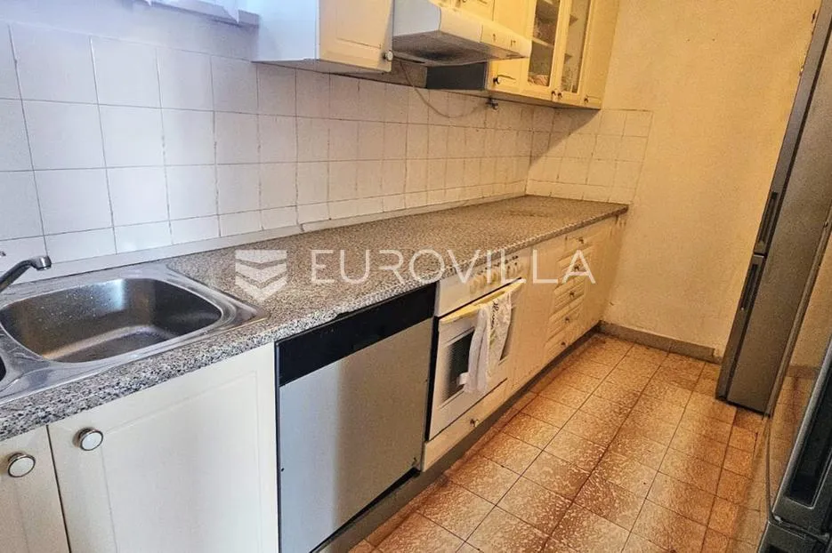 split, pujanke trosoban stan od 79 m² u zgradi te ostavu u podrumu - slika 6