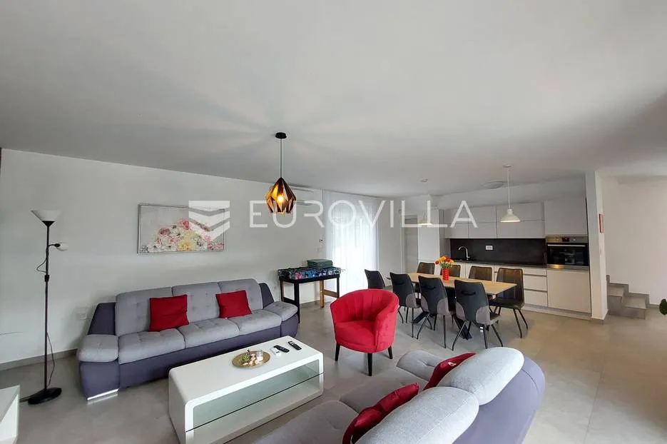 šišan, moderna villa s bazenom na mirnoj lokaciji - slika 8