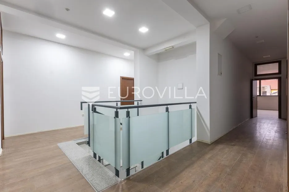slavonski brod, poslovni prostor 250,14 m² centar - slika 3