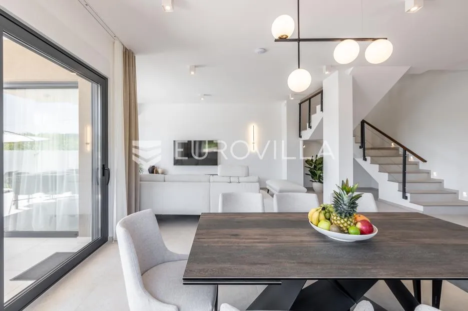 kaštel stari, moderna vila s lijepim pogledom - slika 24