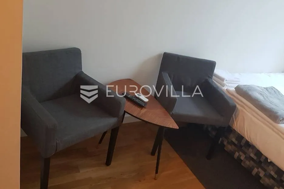 centar stan 205m2 podijeljen na 5 apartmana i sobu - slika 4