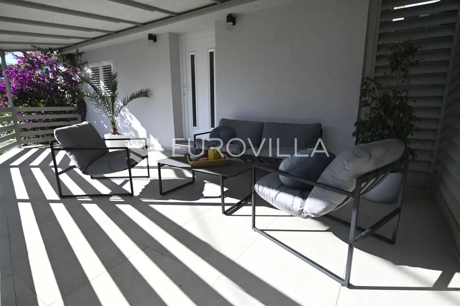 karlobag, cesarca prekrasna vila s bazenom uz more 240 m² - slika 16