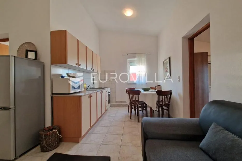 vir, 100m od mora, kuća s 4 apartmana i pogledom na more - slika 8