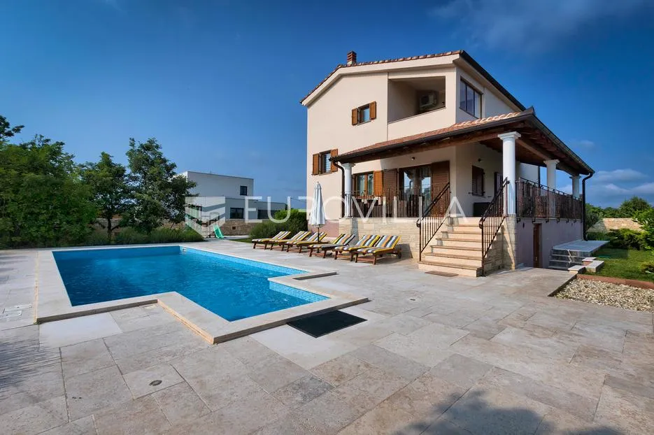 istra, svetvinčenat, 294 m² villa, bazen, jacuzzi te multifunkcionalno igralište na 2000 m² okućnice - slika 3