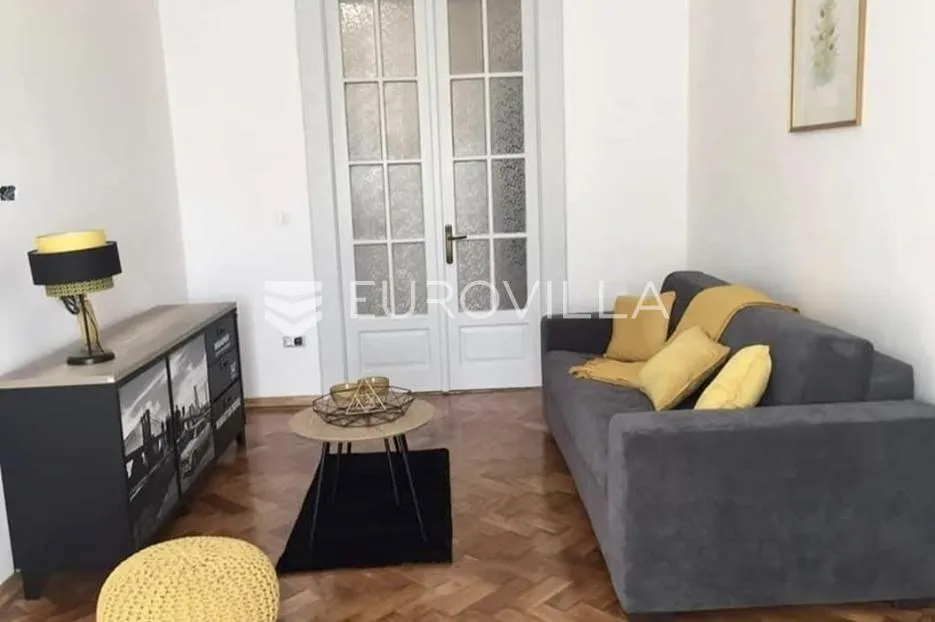 rijeka, centar, adaptiran četverosoban stan površine 114.08 m², balkon - slika 1