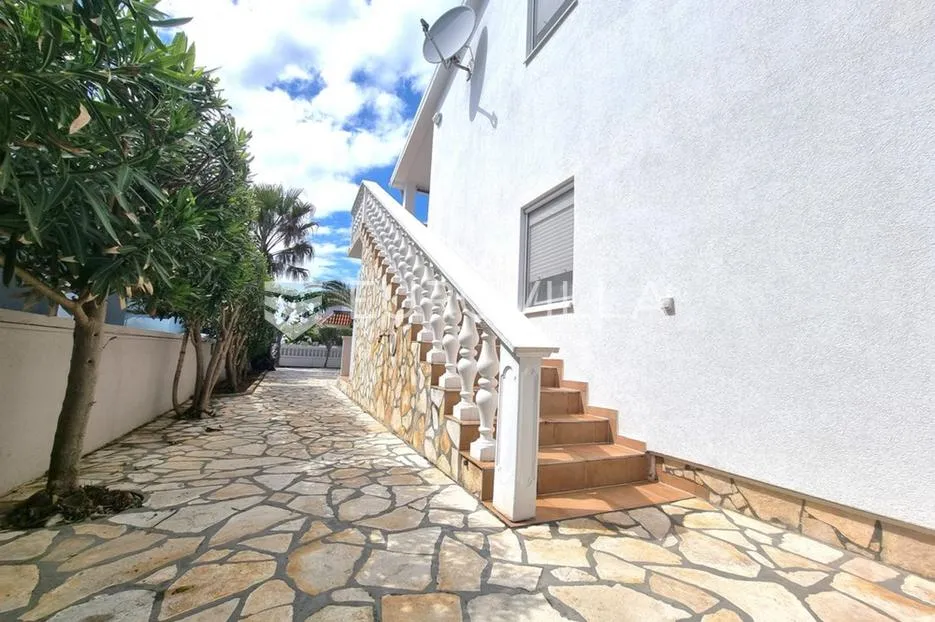 vir, atraktivna apartmanska kuća s 4 stambene jedinice udaljene 150 m od plaže - slika 10