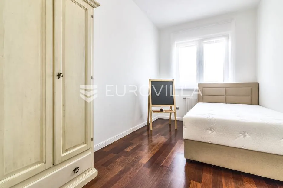 pantovčak četverosobni penthouse za najam u urbanoj vili na zelengaju - slika 8