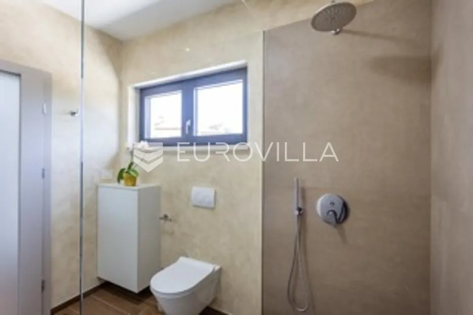 istra, smoljanci, kvalitetna i moderna samostojeća kuća, 208 m², grijani bazen 40 m² - slika 49