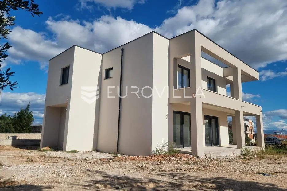 vodice, moderna kuća s bazenom, 190,58 m² - slika 11