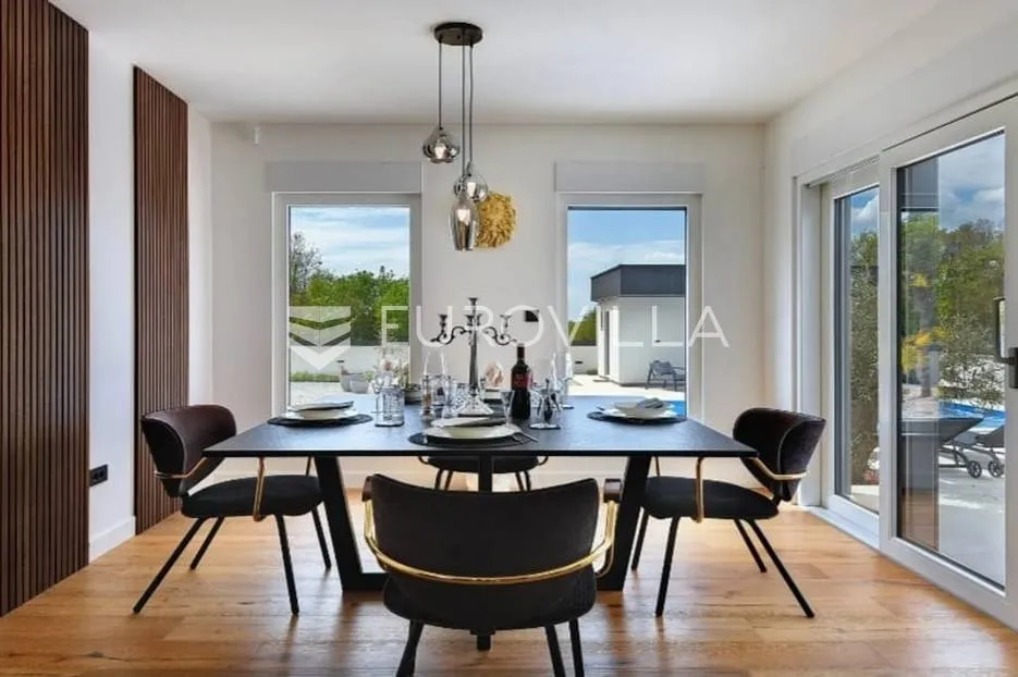 istra, krnica, prekrasna moderna vila od 135 m² na velikoj uređenoj okućnici - slika 9