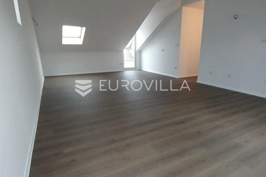 Split, Brda, potpuno renoviran trosoban stan