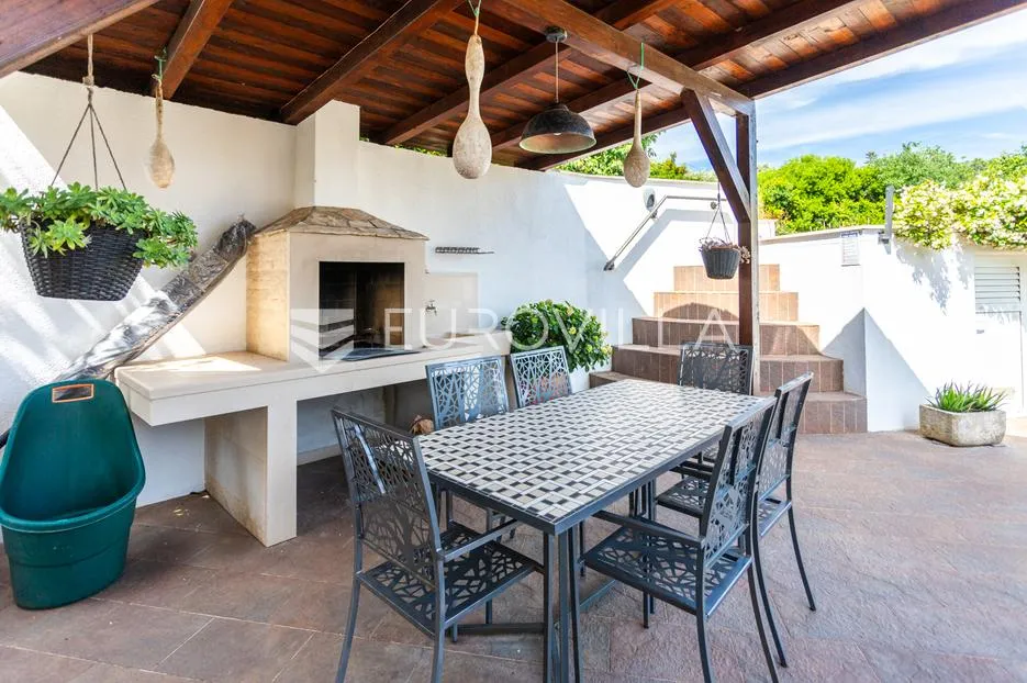 brač, splitska, kuća ukupne površine 170 m² - slika 14