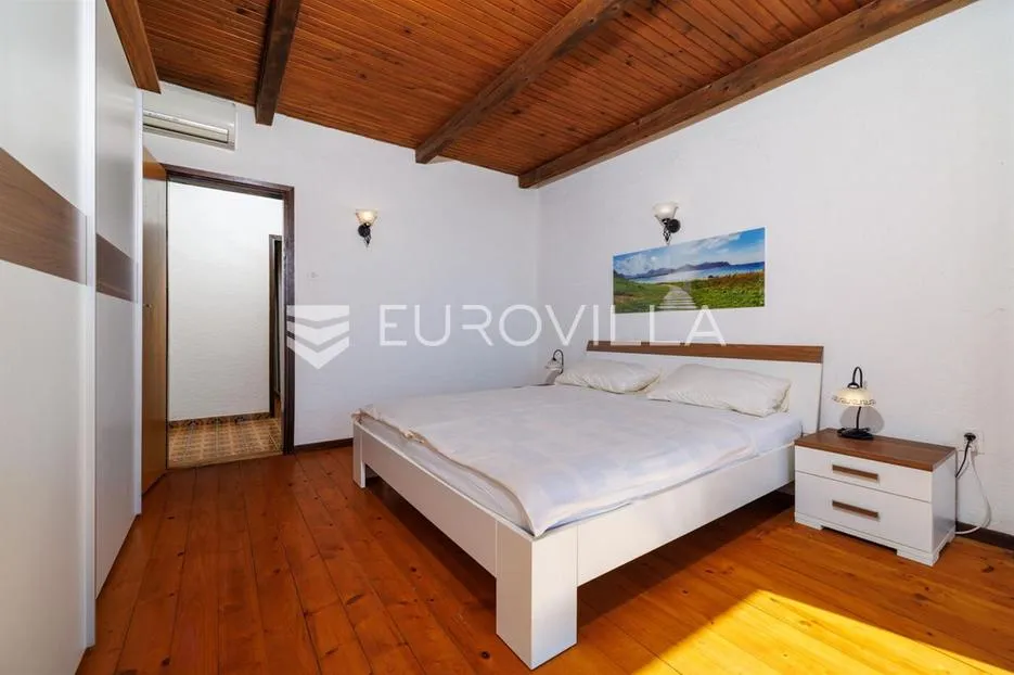 krk, punat, samostojeća kuća s dva apartmana po 100 m², studio apartman, bazen, garaža, sauna - slika 33