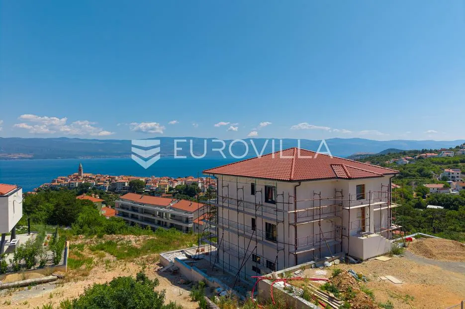 otok krk, vrbnik, moderan stan s pogledom na more, dodatnim studio prostorom i okućnicom - slika 16