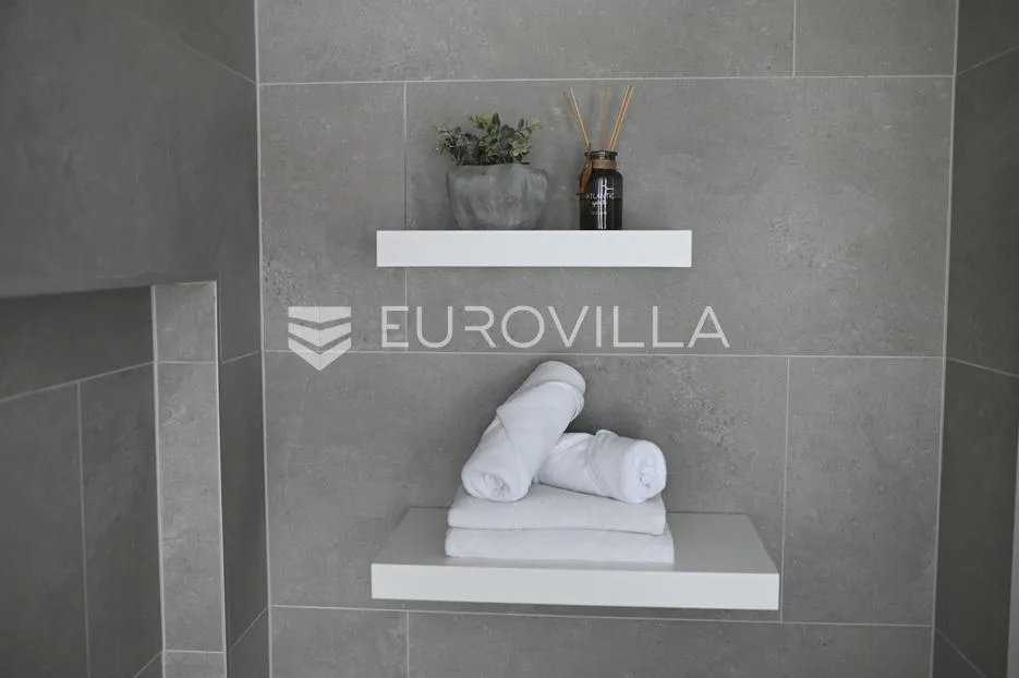 karlobag, cesarca prekrasna vila s bazenom uz more 240 m² - slika 20
