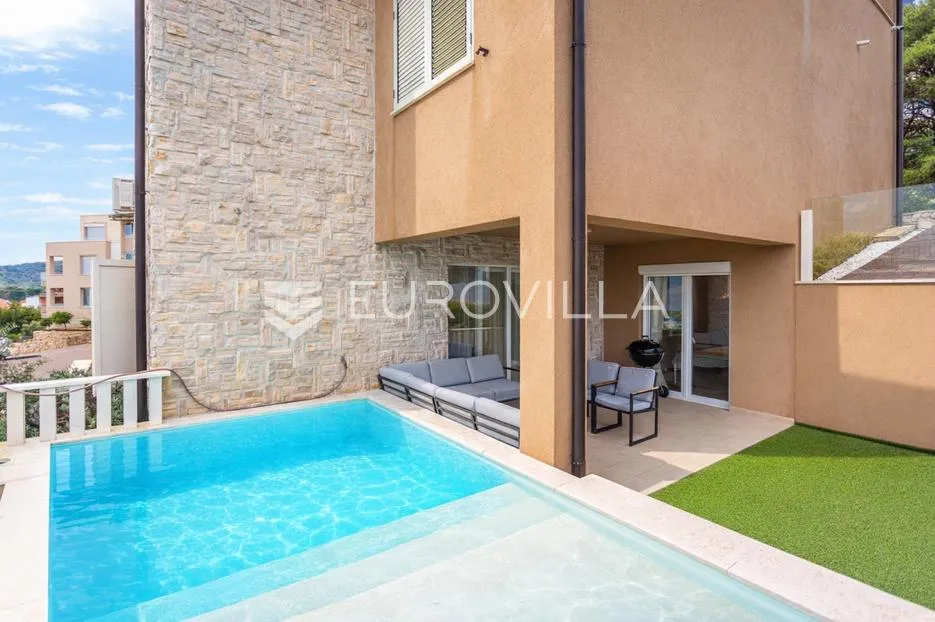 betina, prekrasan trosoban stan s bazenom i pogledom na more, 112,75 m² - slika 6