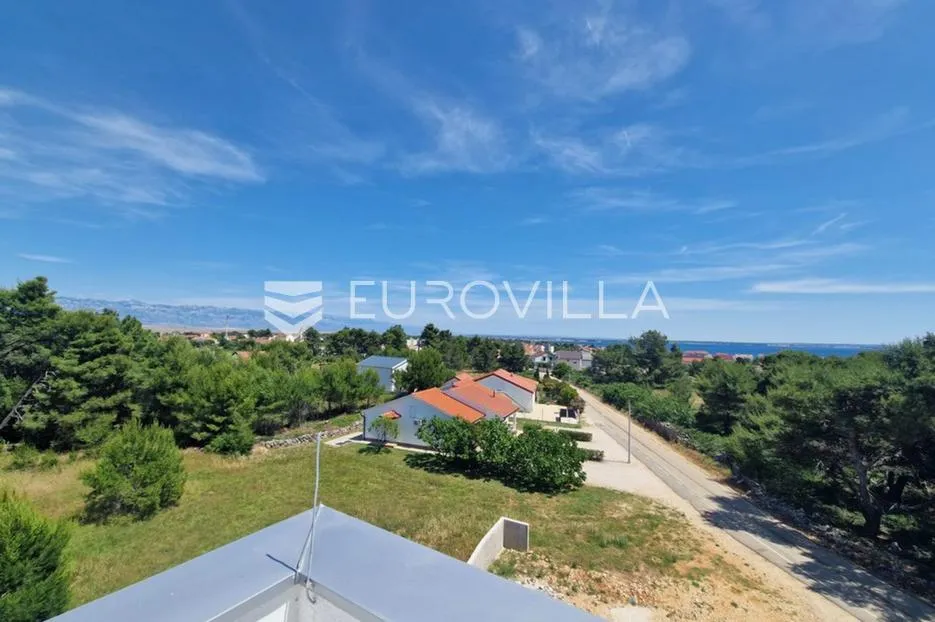 vir, komforan trosoban apartman u centru otoka s pogledom na more i krovnom terasom - slika 9