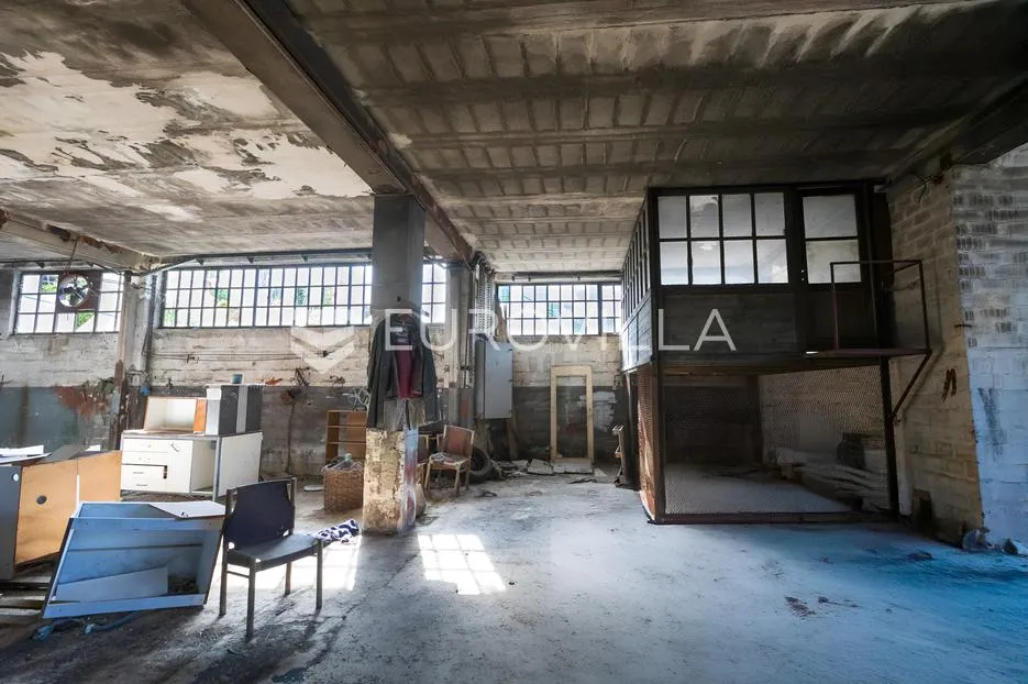 industrijski kompleks s više hala na atraktivnoj lokaciji, ukupna površina: 3452 m - slika 16