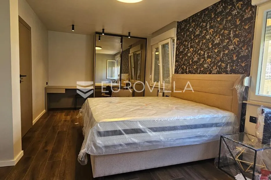 trogir, seget renovirana kuća s tri novouređena stana od 250 m², s gražom i parkingom - slika 6