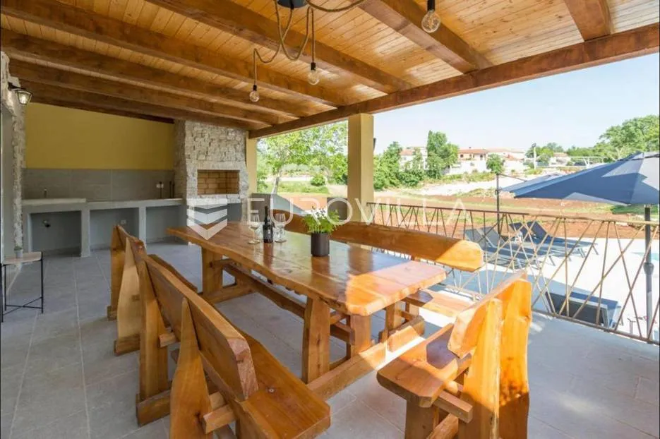 okolica žminja, lijepa prizemnica 154 m2, mirna lokacija, bazen - slika 6