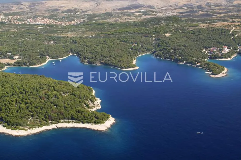 Milna, Lučice: Izvanredno građevinsko zemljište, prvi red do mora