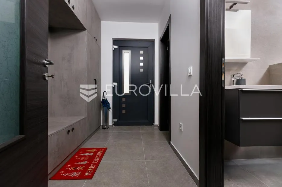 vrbnik, novogradnja od 152 m² s dvorištem - slika 10