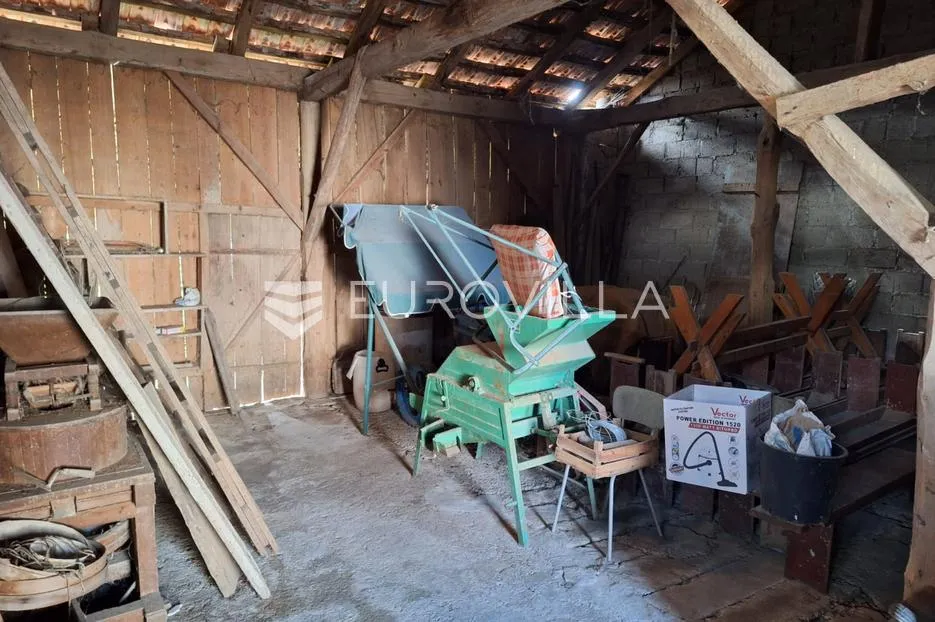 karlovac, mala švarča, stambeno-poslovna zgrada 330 m2 - slika 15