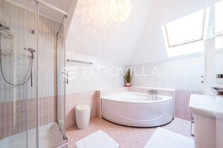 zagreb, gračani, prekrasna obiteljska villa, mirna lokacija - slika 20