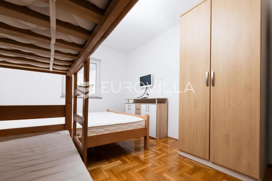krk, malinska, komforan trosoban stan 80 m², 400 m od mora - slika 11