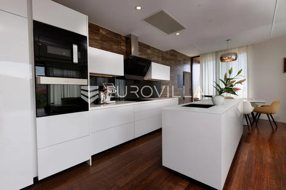 matulji, penthouse peterosobni dvoetažni stan160 m², terasa 130 m² i privatna okućnica 250 m² - slika 7