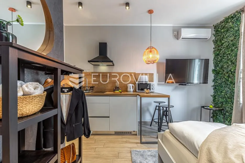 rijeka, centar, novouređen luksuzan stan nkp 98 m2 s tri apartmana - slika 15