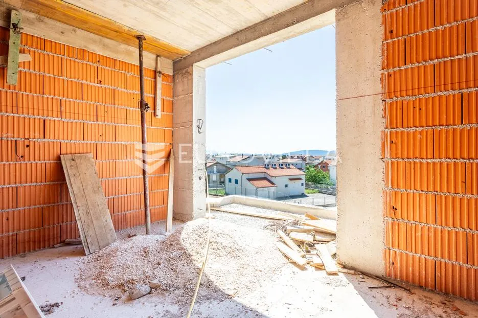 kaštel lukšić, trosoban penthouse s krovnom terasom i dva parkirna mjesta - slika 38
