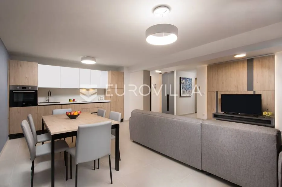 istra, umag, četverosoban opremljen apartman a19 - slika 8