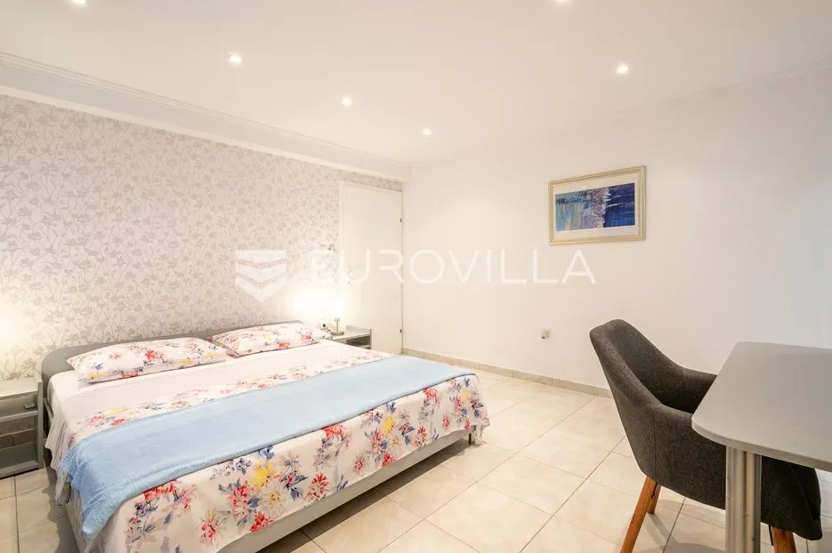 otok korčula, potirna, kuća sa apartmanima, drugi red od mora - slika 9