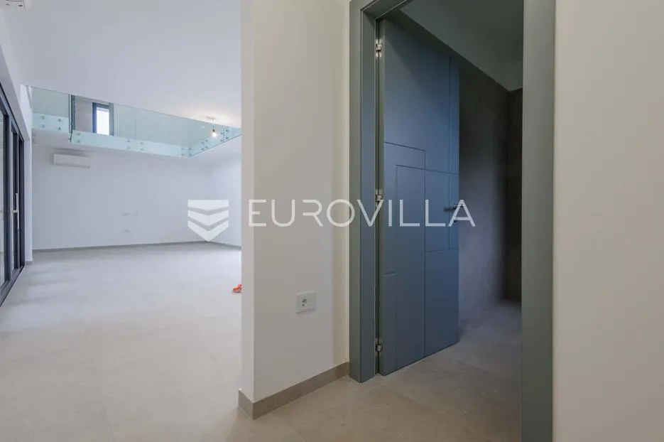 istra, pomer, unikatna, moderna villa 20 m od mora 322 m² - slika 21