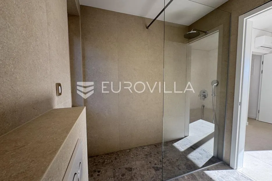 istra, majkusi, moderna prizemnica 160 m² s grijanim bazenom i uređenom okućnicom - slika 10
