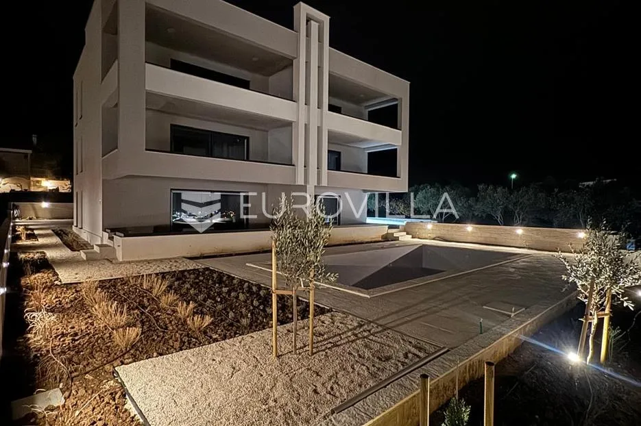 zadar, crno, moderan trosoban stan s bazenom, 95 m² - slika 4