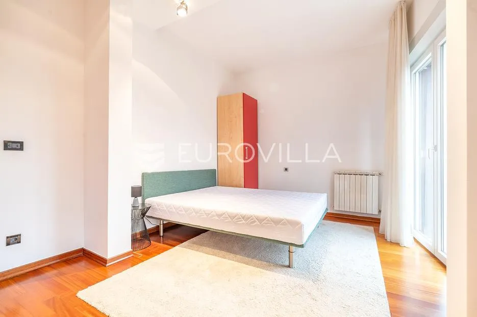 pantovčak luksuzan četverosoban stan sa garažom 163 m² - slika 13