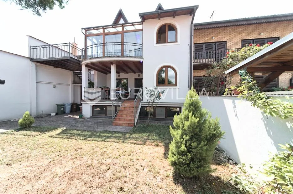 osijek, donji grad, prostrana kuća s dvorištem površine 403 m² - slika 2