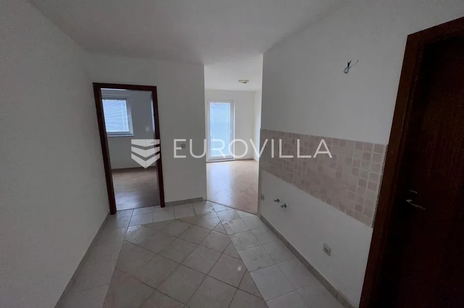 otok krk, njivice, četverosoban stan 79 m², terasa s pogledom na more - slika 8