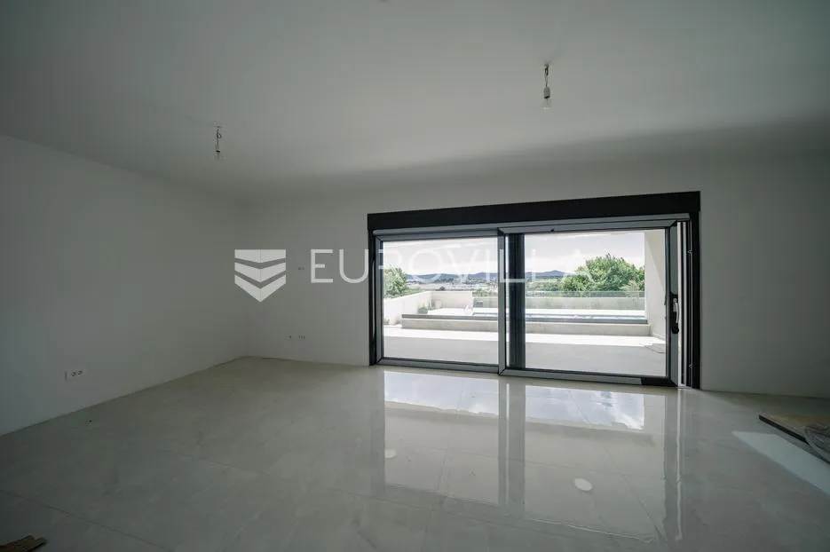 zadar, crno, moderan trosoban stan s bazenom, 95 m² - slika 24