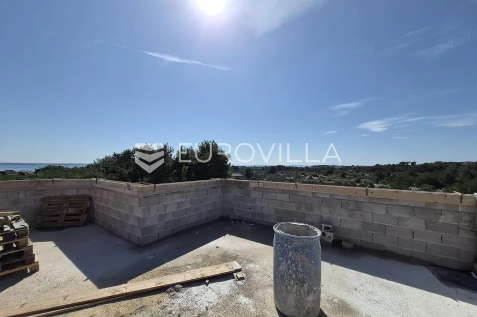 vir, apartman na 2. katu s krovnom terasom i pogledom na more - slika 10