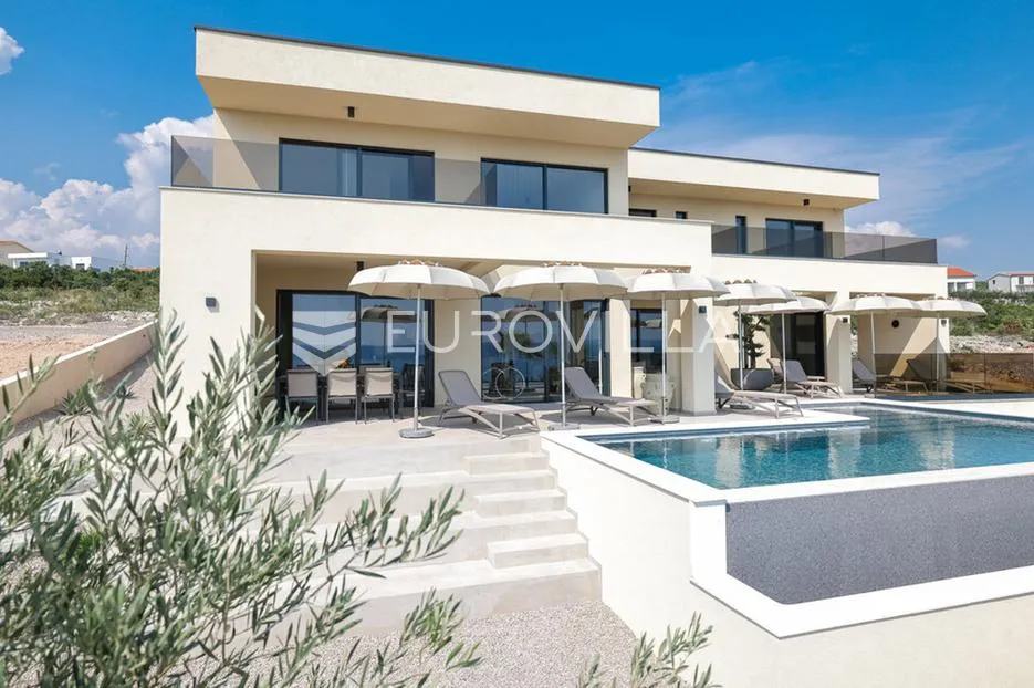 zadar, maslenica, luksuzna vila s bazenom i neometanim pogledom na more 254 m² - slika 18