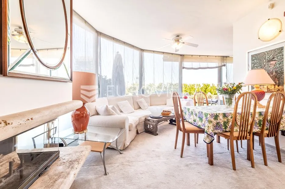 zagreb, cvjetni trg, luksuzan dvosoban penthouse 90 m² s terasom 50 m² - slika 1