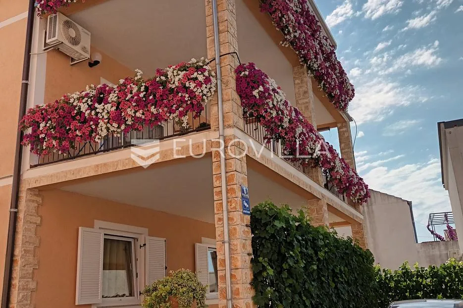 vodice, kuća s 5 apartmana, 278 m² - slika 31