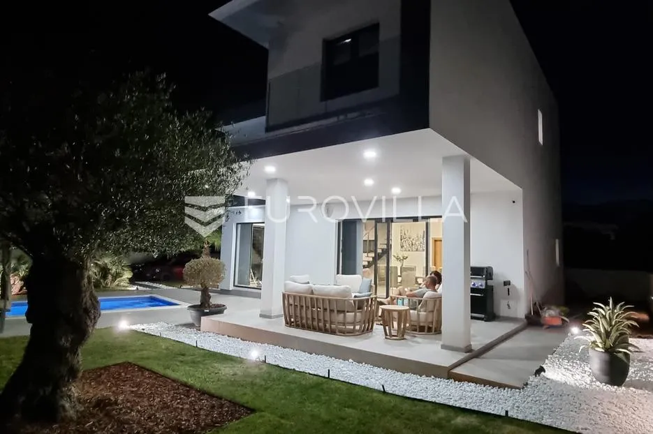 istra, svetvinčenat, moderna vila nkp 160 m2 s bazenom okružena zelenilom u mirnom naselju - slika 18