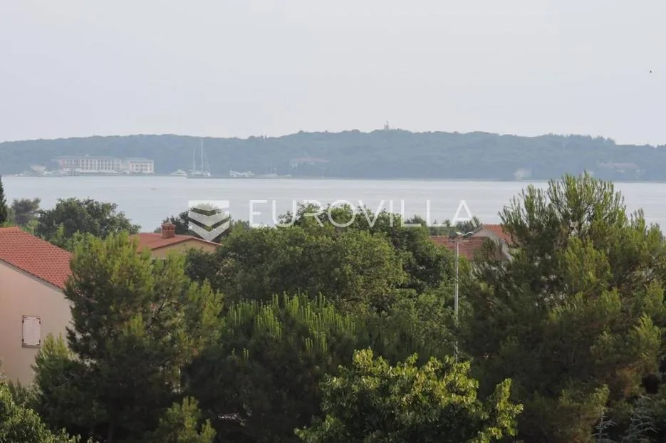 istra, peroj, apartmanska kuća s prekrasnom okućnicom i panoramskim pogledom na brijune - slika 11